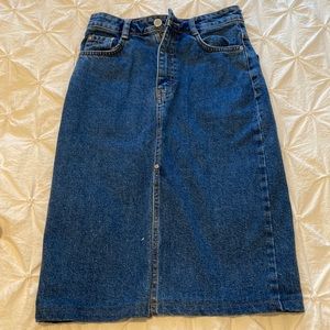 Dark washed, knee length, denim skirt with middle slit.